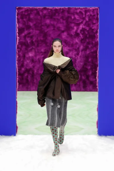 Look 28